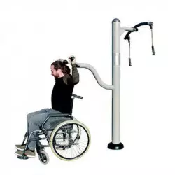 Agrès de sport adapté pour personne en fauteuil roulant