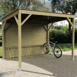 Abri 2 roues en bois dans un parc public