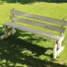 Banc d'écolier en bois dans un jardin public