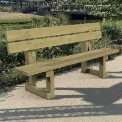 Banc de jardin en bois dans un parc