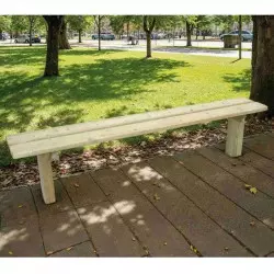 Banquette collectivité en bois dans un parc