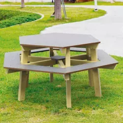 Table en bois enfant dans un jardin public