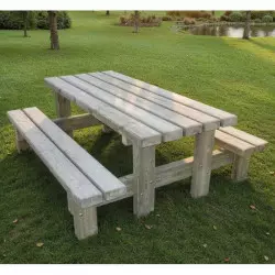 Table bois avec banc extérieur dans un parc public