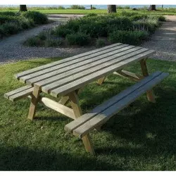 Table pique-nique bois rectangle dans un parc public