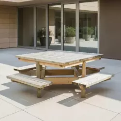 Table de pique-nique en bois carrée devant un bâtiment Table de pique-nique en bois carrée devant un bâtiment