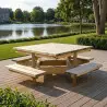 Table en bois pique-nique dans un parc Table en bois pique-nique dans un parc