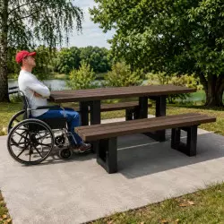 Table extérieure en recyclé adaptée aux pmr