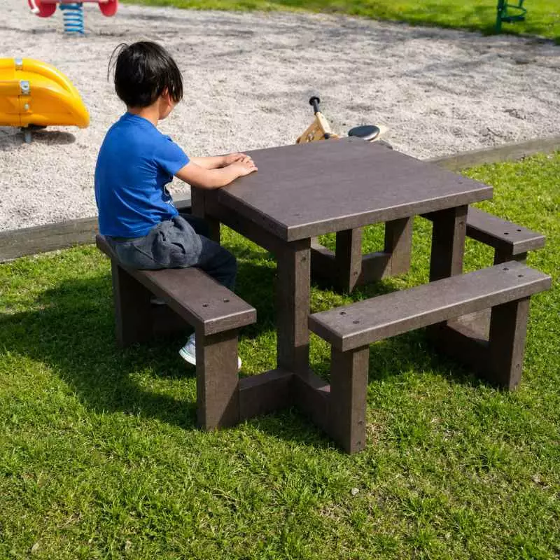Table extérieure pour enfant