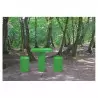 Table pique-nique en béton coloré vert dans une aire forestière Table pique-nique en béton coloré vert dans une aire forestière