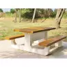 Table pique-nique béton sur une aire forestière Table pique-nique béton sur une aire forestière