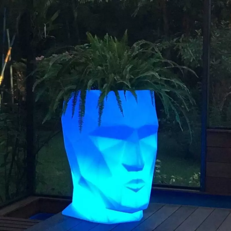 Cache pot lumineux en forme de visage
