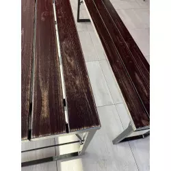 Ensemble brasserie au style Industriel (1 table et 2 bancs)