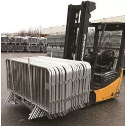 Palette pour transporter les barrières de police