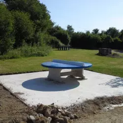 Table de ping pong ronde en béton bleue