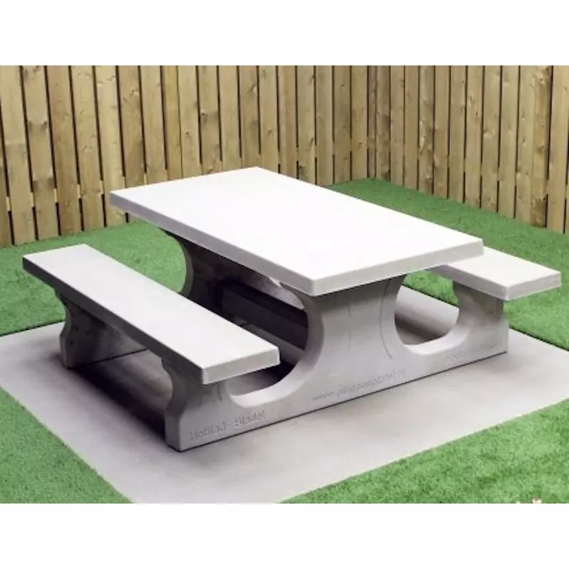 Table pique-nique en béton avec bancs