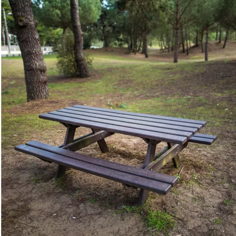 Table pique nique en recyclé