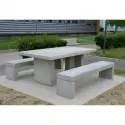 Table et bancs en béton gris