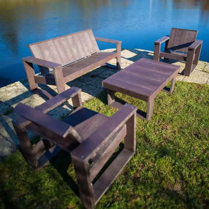 Ensemble de jardin en recyclé composé d'une table, 2 fauteuils et 1 banc