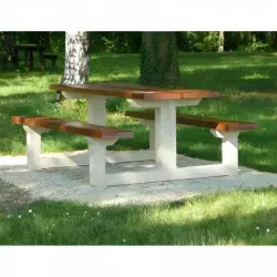 Table de pique-nique tout béton, plateau et assises aspect bois