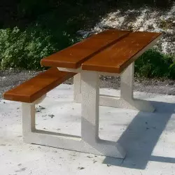 Table pique-nique PMR béton sur aire de repos Table pique-nique PMR béton sur aire de repos