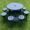 Table ronde en bois avec assises intégrées