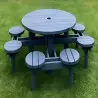 Table ronde en bois avec assises intégrées