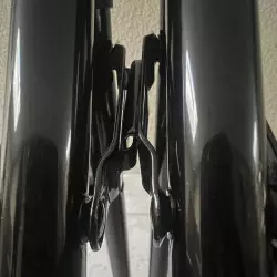 Système d'accroche en métal pour accrocher les chaises ensembles