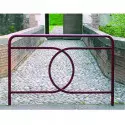 Barrière de protection à l'entée d'une rue piétonne