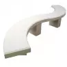 Banquette courbe en béton blanc
