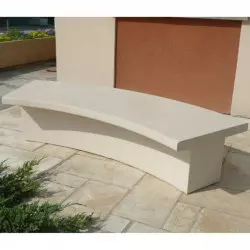 Banquette en béton ton pierre extérieur courbe