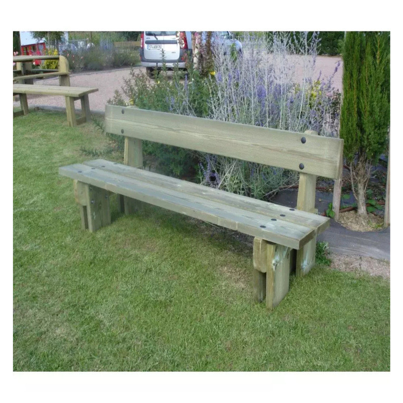 Banc public en bois