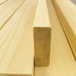 Lame de bois en pin pour fabriquer des bancs ou pour la rénovation