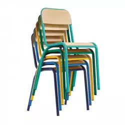 Chaises d'école empilées plusieurs coloris Chaises d'école empilées plusieurs coloris