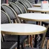 Chaises café en rotin synthétique sur terrasse