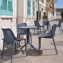 Tables rondes en polypro gris foncé sur terrasse CHR Tables rondes en polypro gris foncé sur terrasse CHR