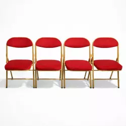 Lignes de chaises pliantes en velours Lignes de chaises pliantes en velours