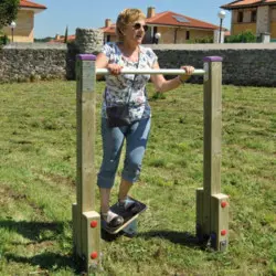 Parc sportif plein air séniors dans un jardin public Parc sportif plein air séniors dans un jardin public