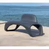 Banc urbain polyéthylène gris en bord de mer