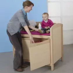 Meuble de change dans une crèche